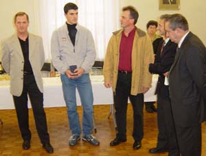 Janick Dupont (Président du club des Supporters) , Jimmy, Bruno Ogé (Président de l'UCSablé) , Mr Teissier (Chargé des sports de Sablé) et Mr Touchard (Maire de Sablé)